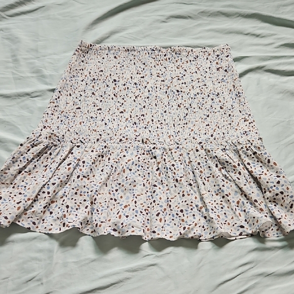 Stellah Dresses & Skirts - NWT Stellah Cream Patterned Mini Skirt, Size M